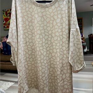 Crown & Ivy Cream Patterned Long Sleeve Top